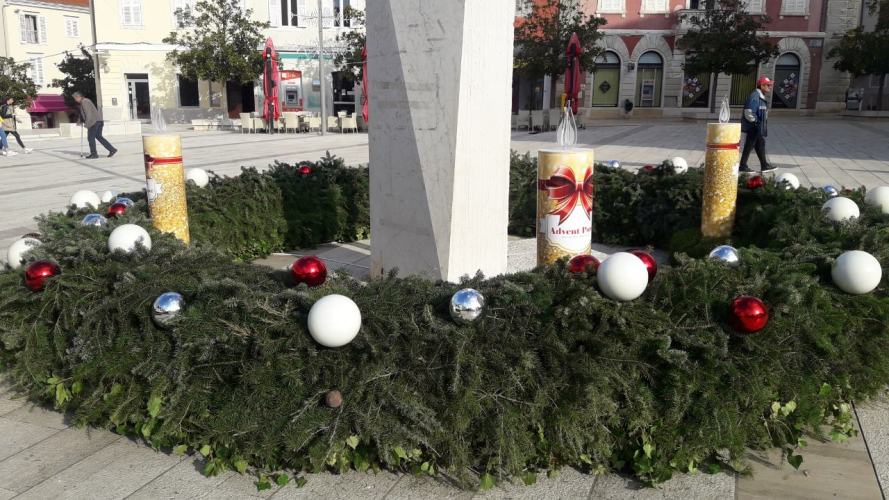 Paljenje prve adventske svijeće u Poreču 